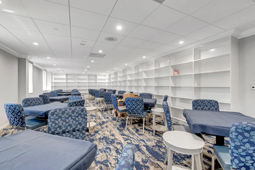 For Sale: $105,000 (2 beds, 2 baths, 990 Square Feet)