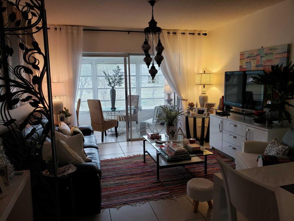 For Sale: $110,000 (1 beds, 1 baths, 600 Square Feet)