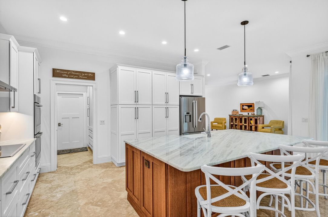 待售: $2,695,000 (3 贝兹, 3 浴室, 2571 平方英尺)