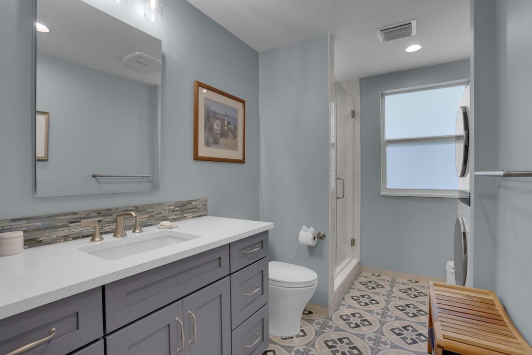 合同活跃: $15,000 (2 贝兹, 2 浴室, 1068 平方英尺)