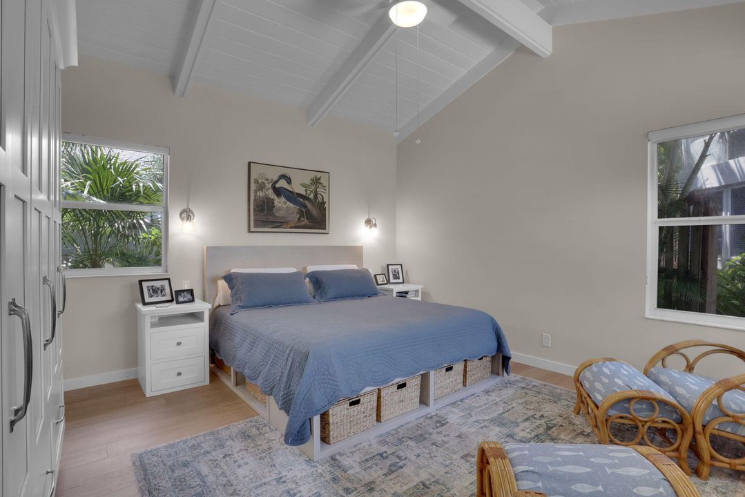 合同活跃: $15,000 (2 贝兹, 2 浴室, 1068 平方英尺)