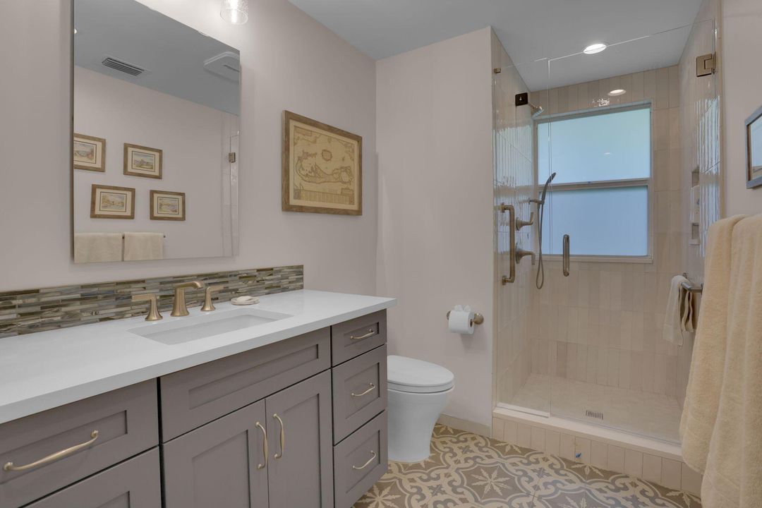 合同活跃: $15,000 (2 贝兹, 2 浴室, 1068 平方英尺)