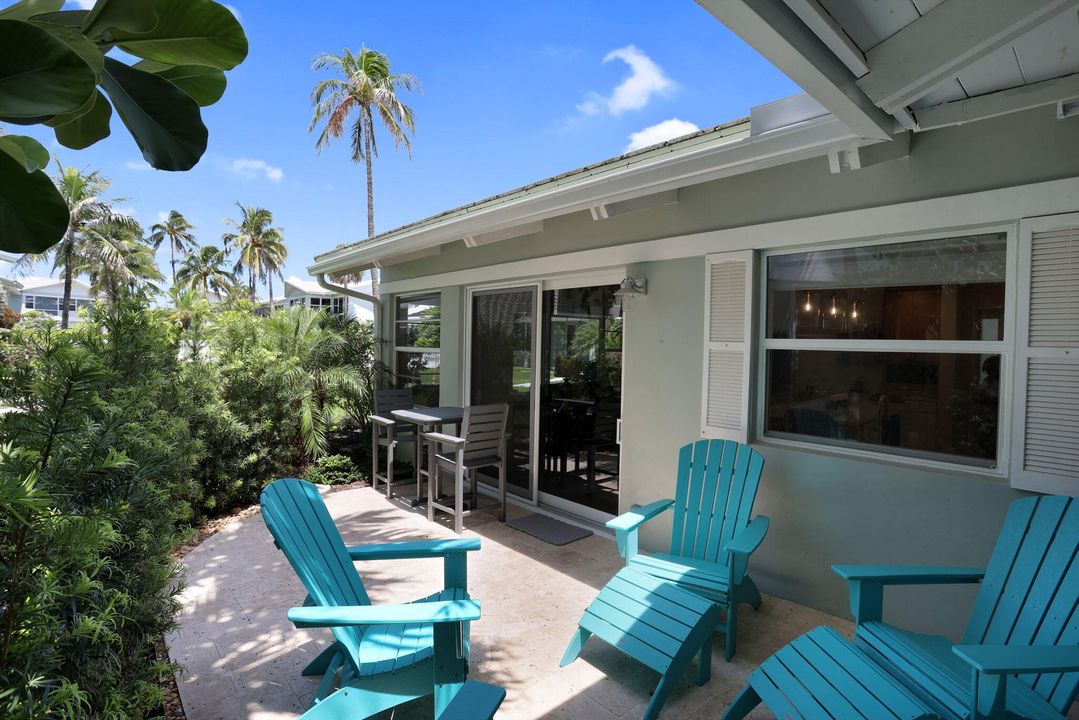 合同活跃: $15,000 (2 贝兹, 2 浴室, 1068 平方英尺)