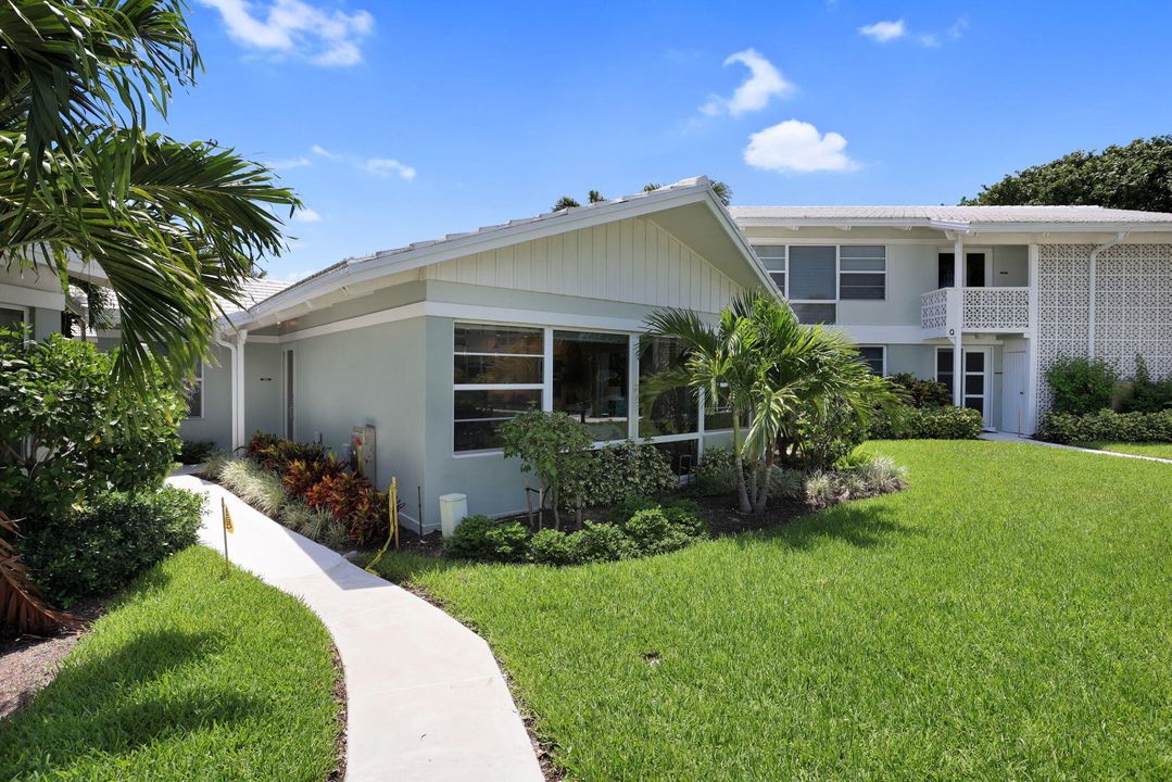 合同活跃: $15,000 (2 贝兹, 2 浴室, 1068 平方英尺)