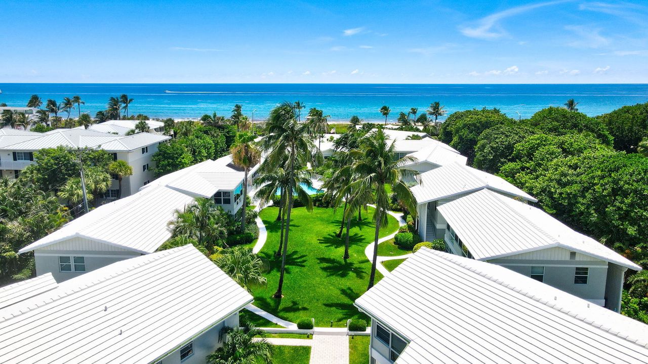 合同活跃: $15,000 (2 贝兹, 2 浴室, 1068 平方英尺)