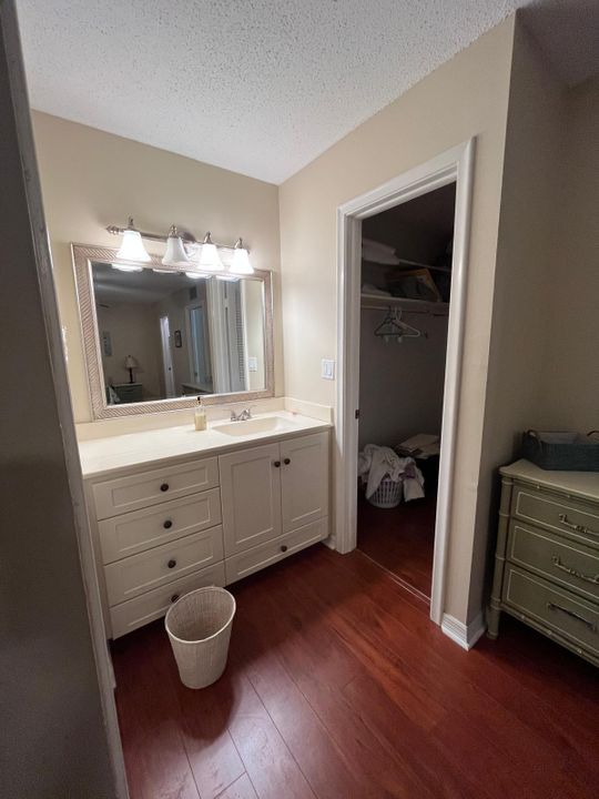 Activo con contrato: $1,500 (1 camas, 1 baños, 994 Pies cuadrados)