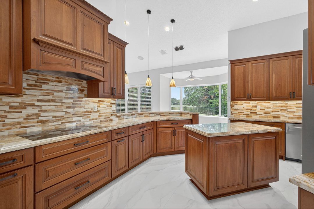 待售: $1,500,000 (3 贝兹, 3 浴室, 3872 平方英尺)