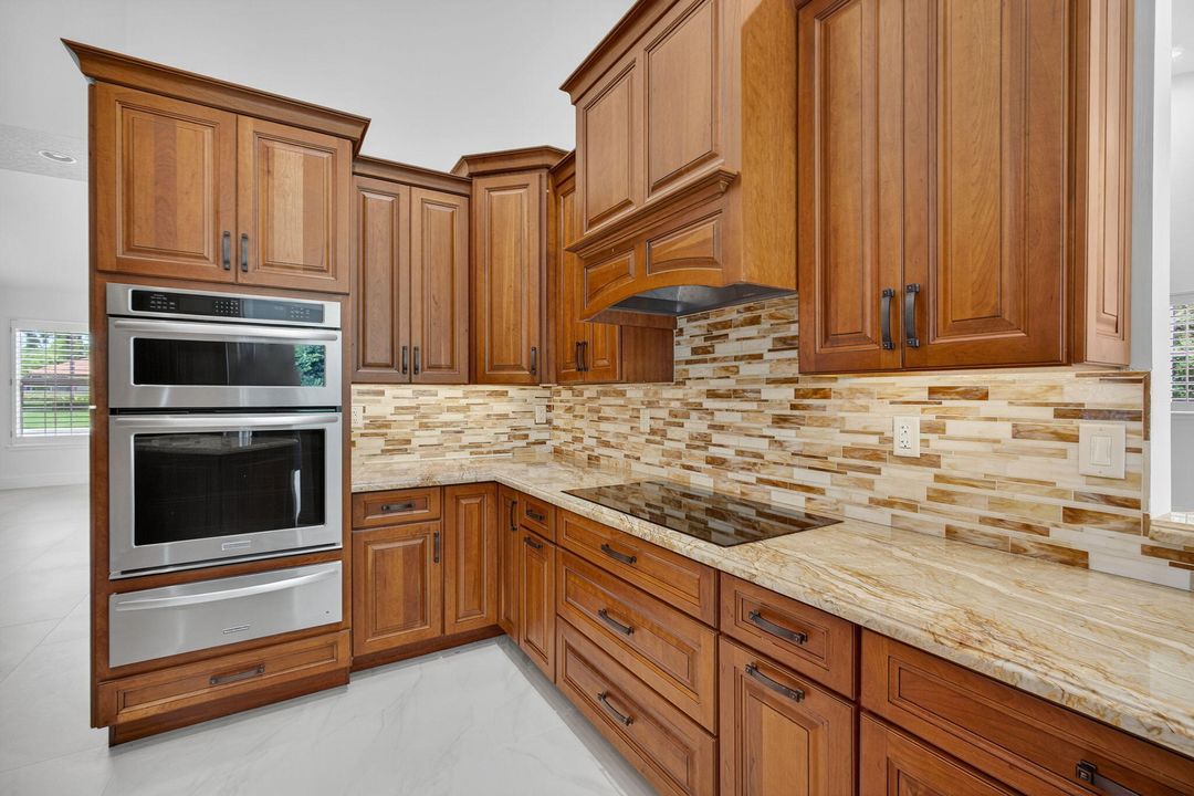 待售: $1,500,000 (3 贝兹, 3 浴室, 3872 平方英尺)