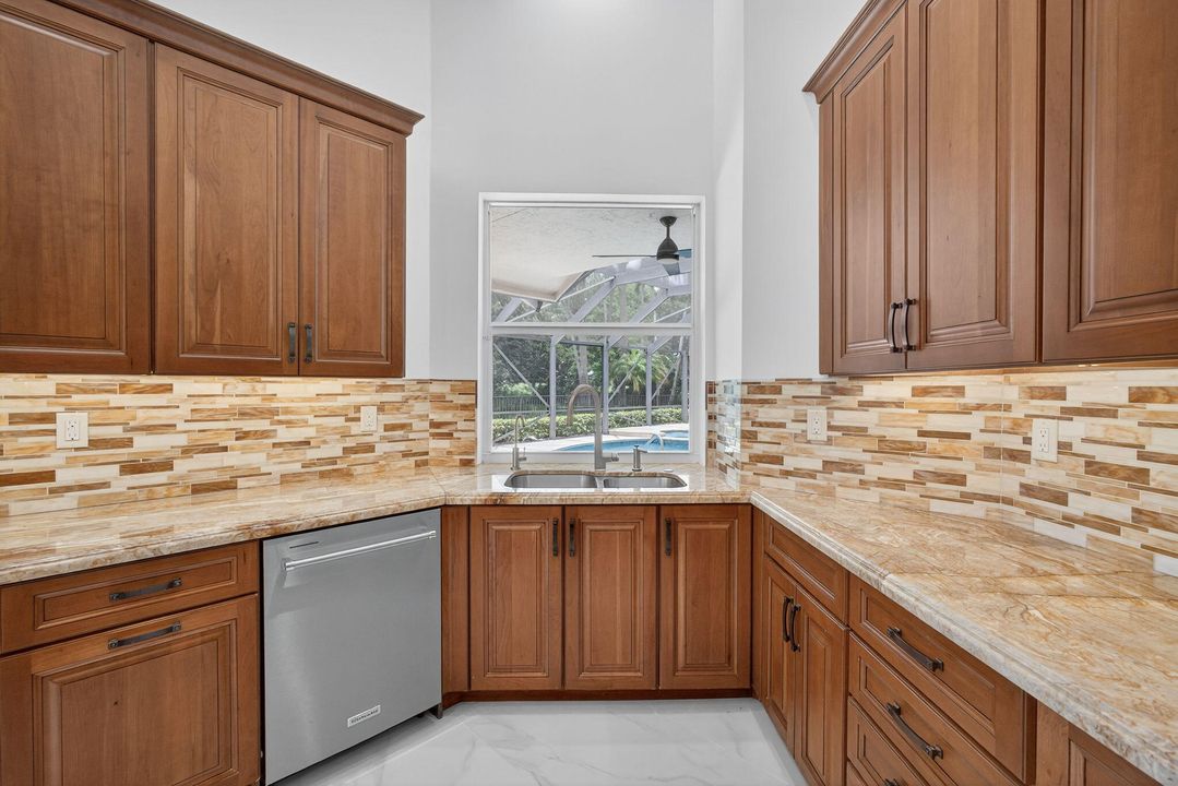 待售: $1,500,000 (3 贝兹, 3 浴室, 3872 平方英尺)