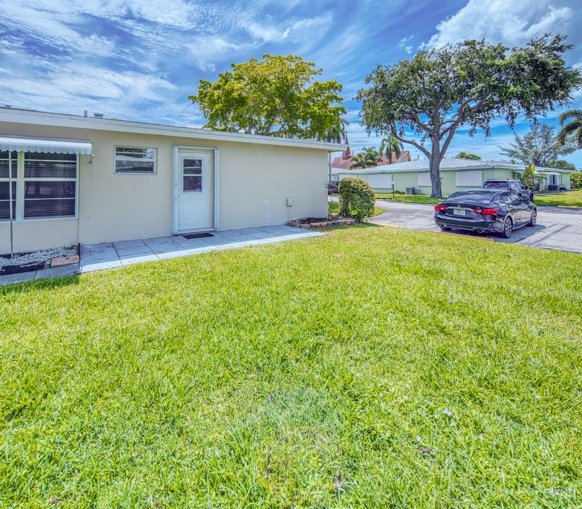 合同活跃: $169,000 (2 贝兹, 2 浴室, 1012 平方英尺)