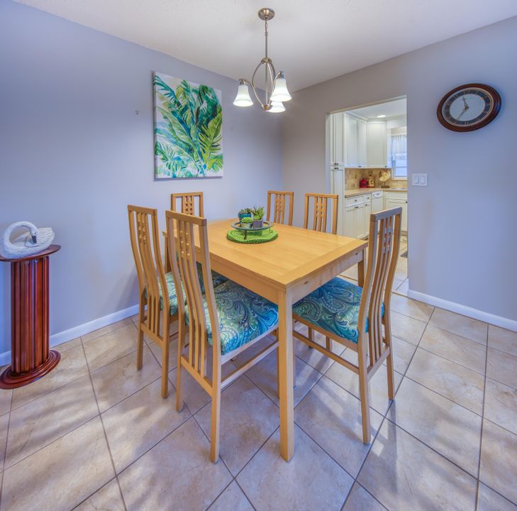 合同活跃: $169,000 (2 贝兹, 2 浴室, 1012 平方英尺)