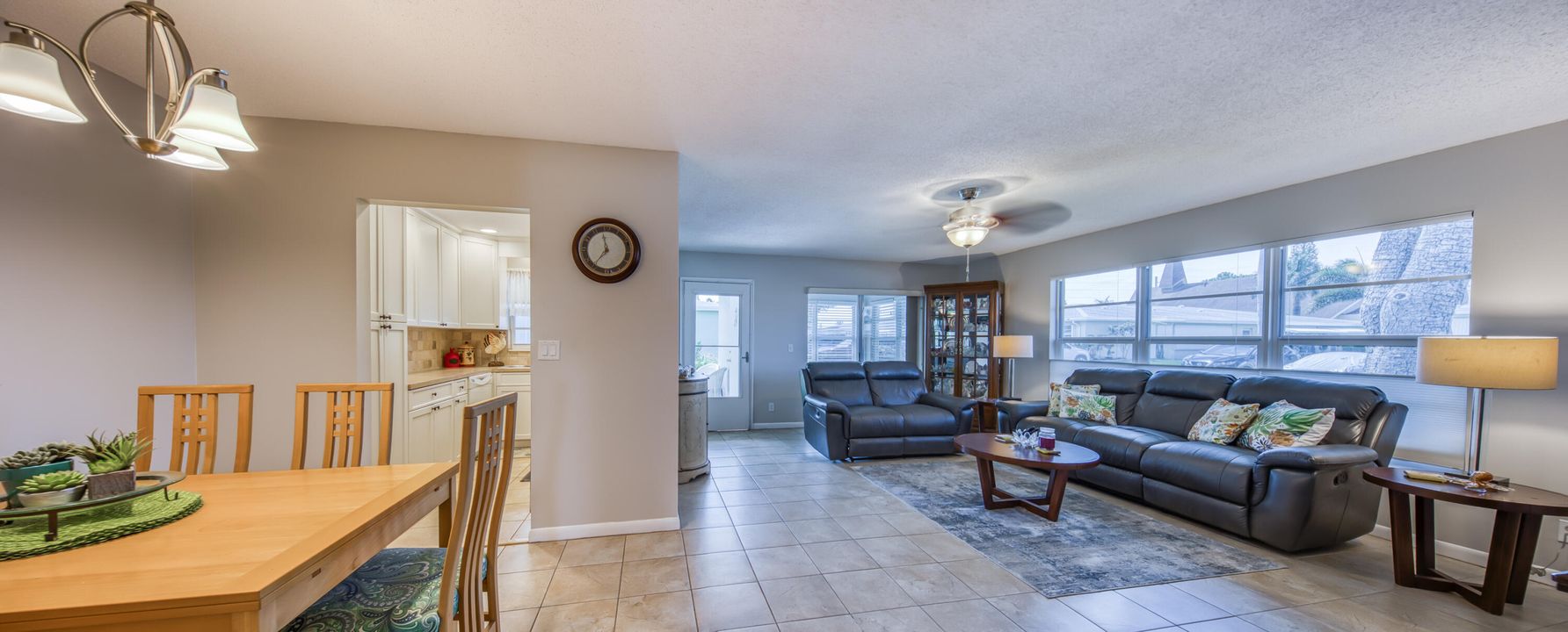 合同活跃: $169,000 (2 贝兹, 2 浴室, 1012 平方英尺)