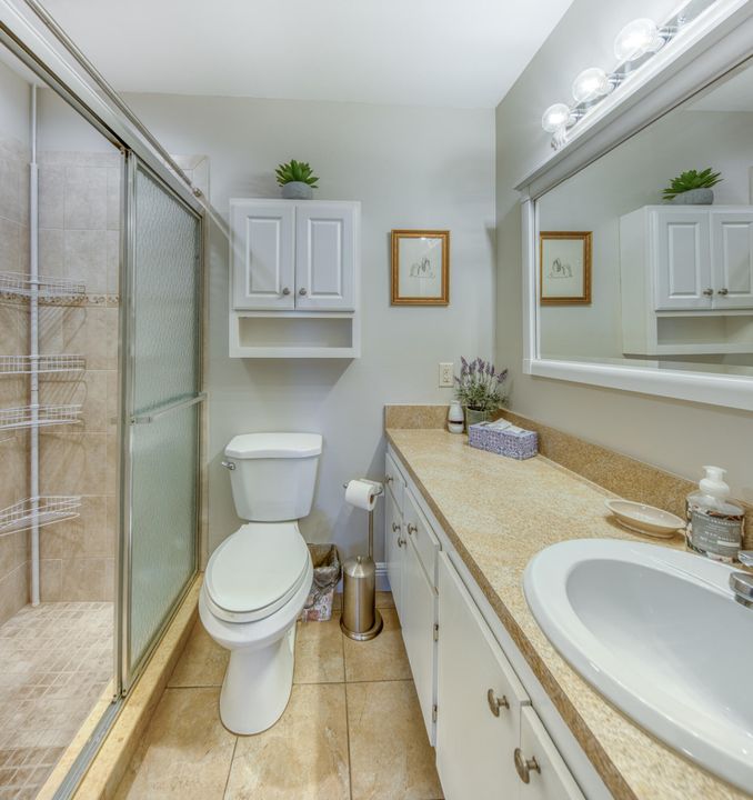 合同活跃: $169,000 (2 贝兹, 2 浴室, 1012 平方英尺)