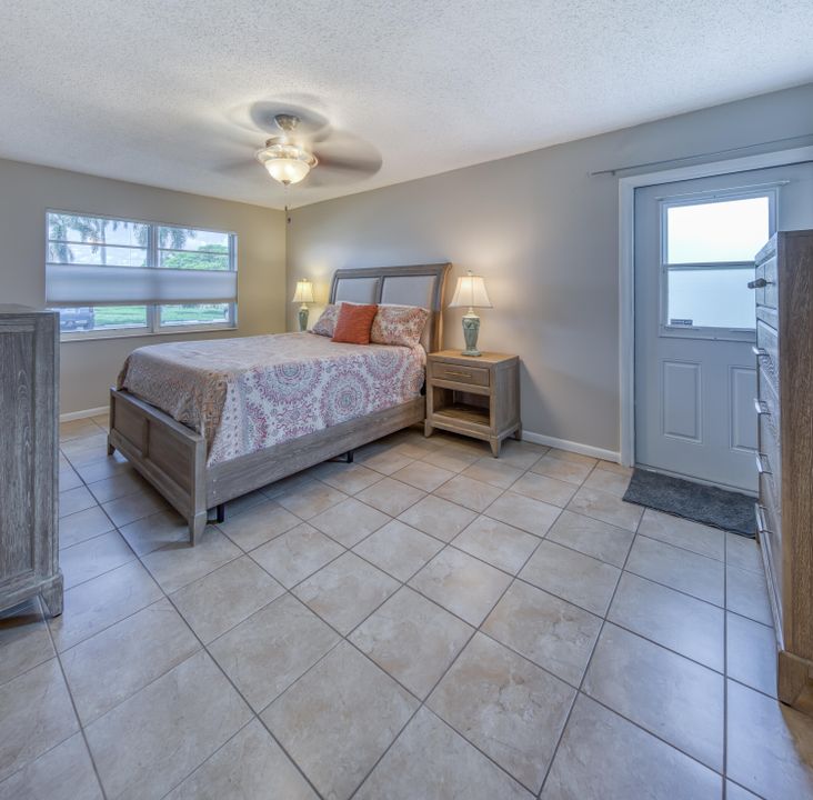 合同活跃: $169,000 (2 贝兹, 2 浴室, 1012 平方英尺)