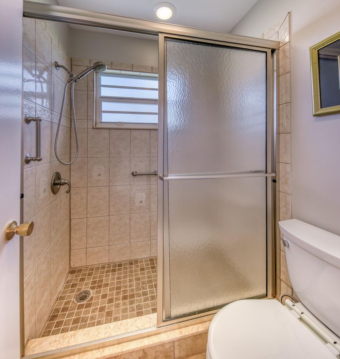 合同活跃: $169,000 (2 贝兹, 2 浴室, 1012 平方英尺)