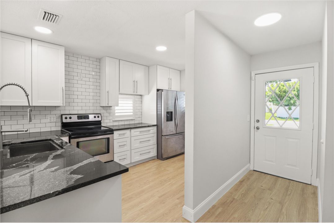 Active With Contract: $2,800 (3 beds, 2 baths, 1386 Square Feet)