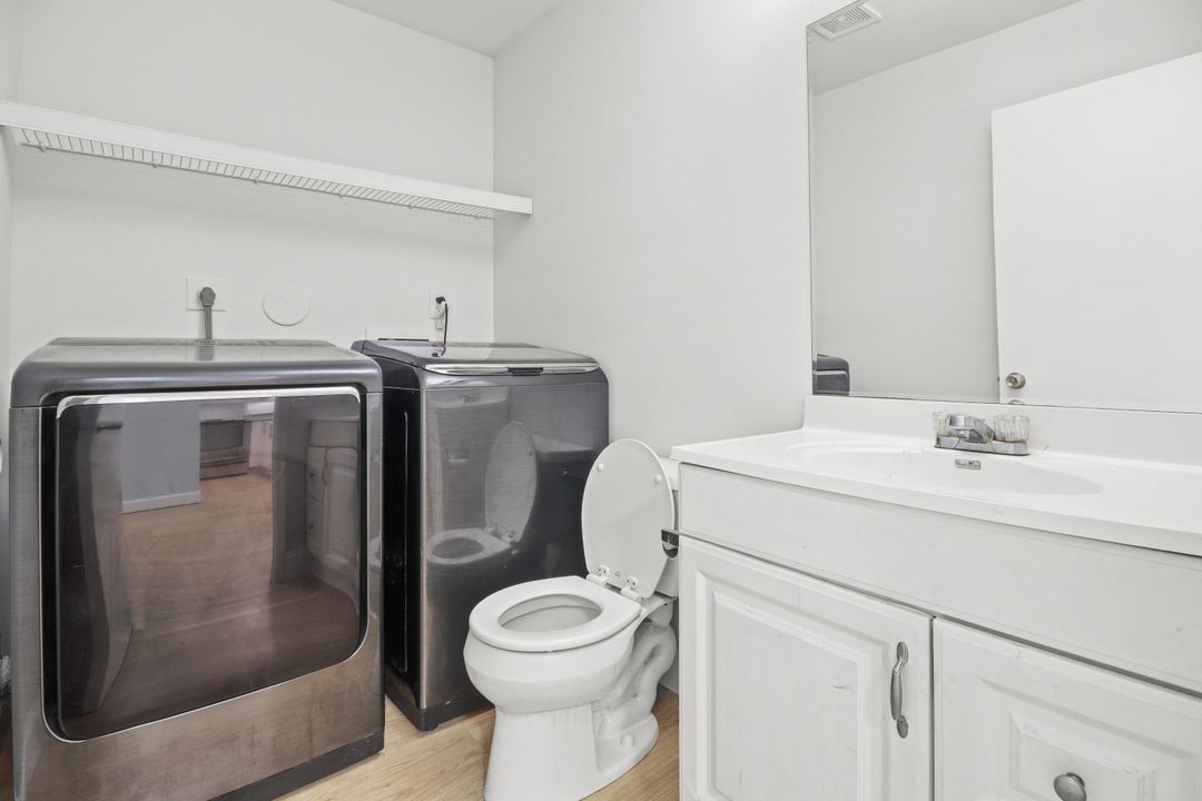 Active With Contract: $2,800 (3 beds, 2 baths, 1386 Square Feet)