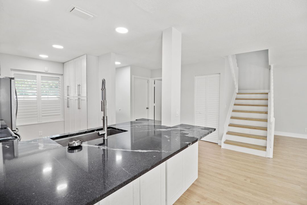 Active With Contract: $2,800 (3 beds, 2 baths, 1386 Square Feet)