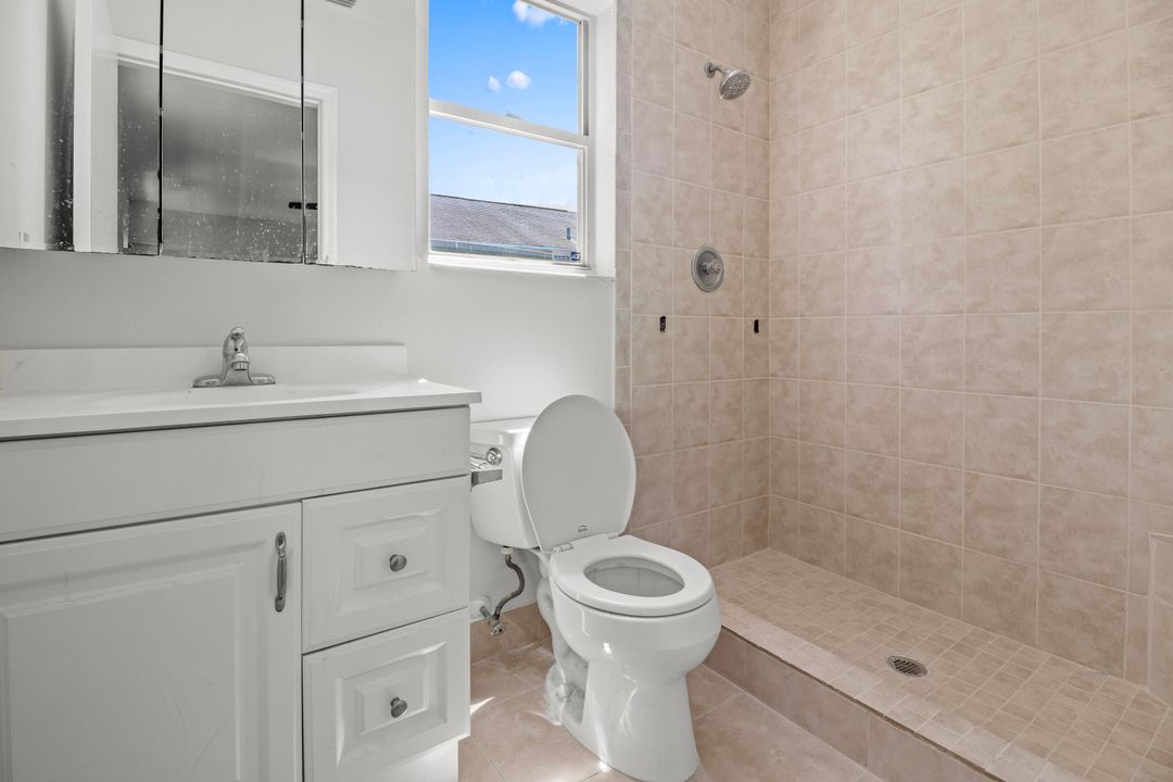 Active With Contract: $2,800 (3 beds, 2 baths, 1386 Square Feet)