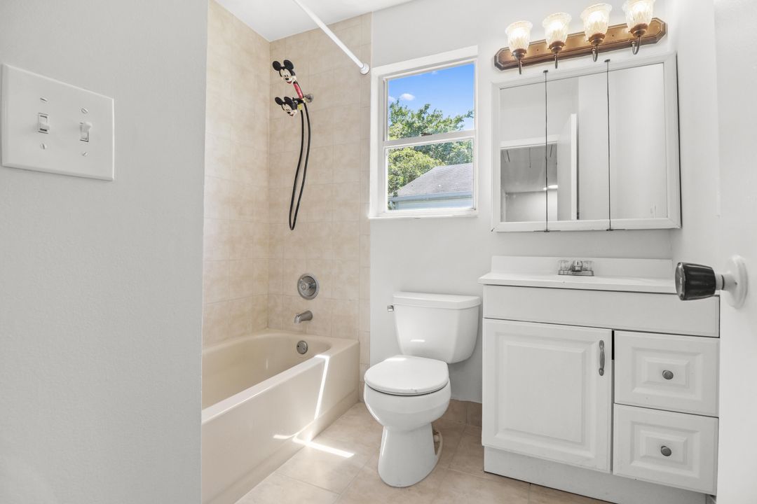 Active With Contract: $2,800 (3 beds, 2 baths, 1386 Square Feet)