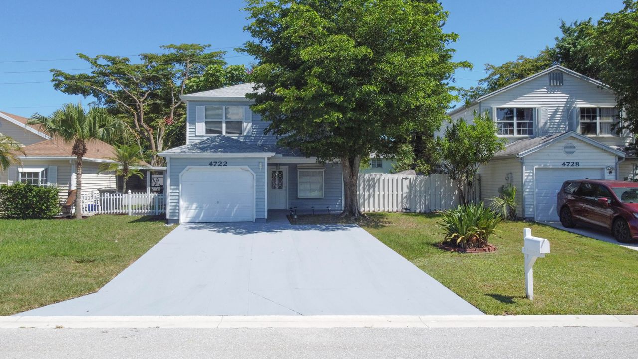 Active With Contract: $2,800 (3 beds, 2 baths, 1386 Square Feet)