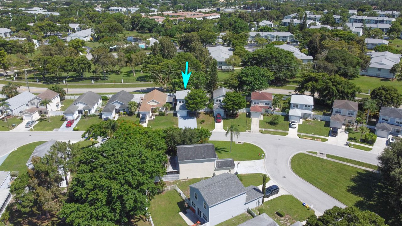 Active With Contract: $2,800 (3 beds, 2 baths, 1386 Square Feet)