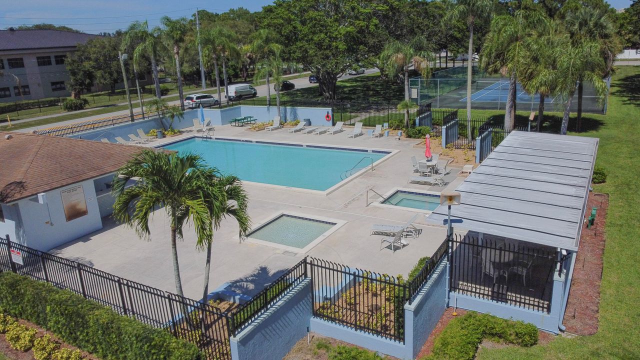 Active With Contract: $2,800 (3 beds, 2 baths, 1386 Square Feet)