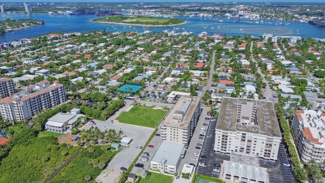 На продажу: $359,000 (1 спален, 1 ванн, 840 Квадратных фут)