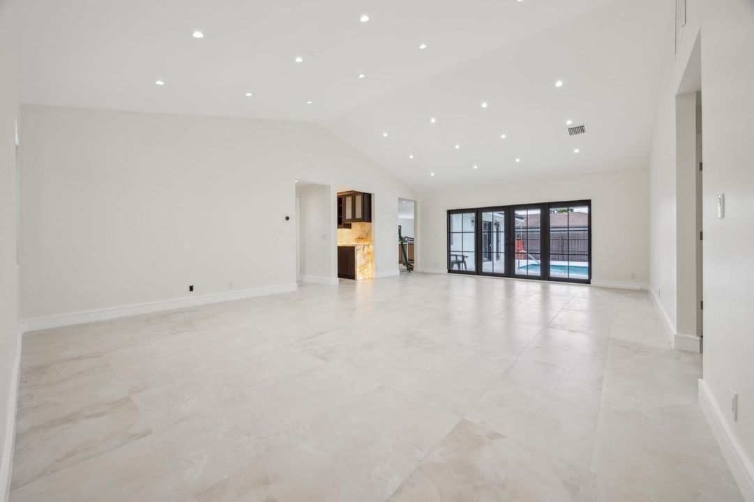 Active With Contract: $2,995,000 (6 beds, 5 baths, 3599 Square Feet)