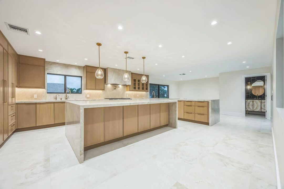 Active With Contract: $2,995,000 (6 beds, 5 baths, 3599 Square Feet)