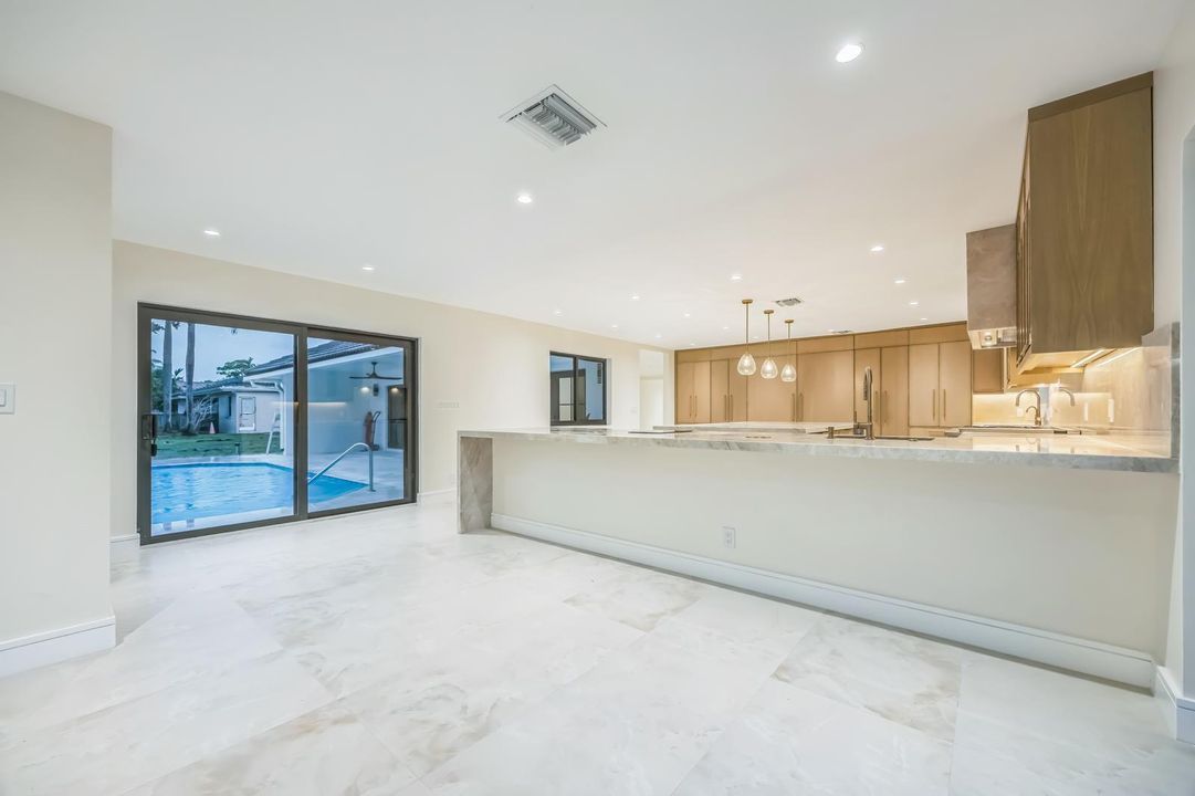 Active With Contract: $2,995,000 (6 beds, 5 baths, 3599 Square Feet)