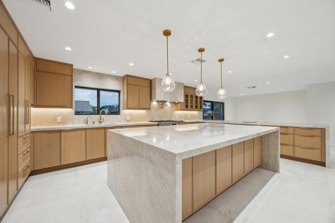 Active With Contract: $2,995,000 (6 beds, 5 baths, 3599 Square Feet)