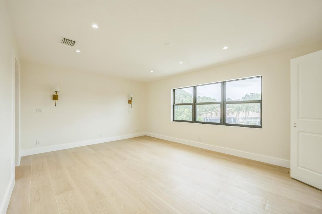 Active With Contract: $2,995,000 (6 beds, 5 baths, 3599 Square Feet)