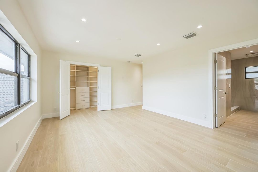 Active With Contract: $2,995,000 (6 beds, 5 baths, 3599 Square Feet)