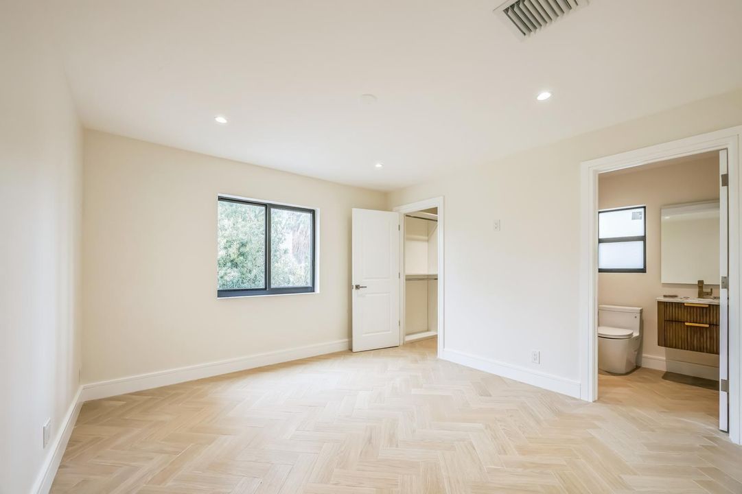 Active With Contract: $2,995,000 (6 beds, 5 baths, 3599 Square Feet)