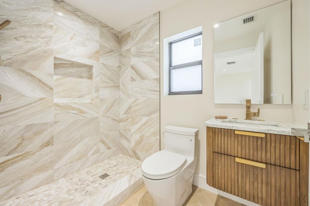 Active With Contract: $2,995,000 (6 beds, 5 baths, 3599 Square Feet)