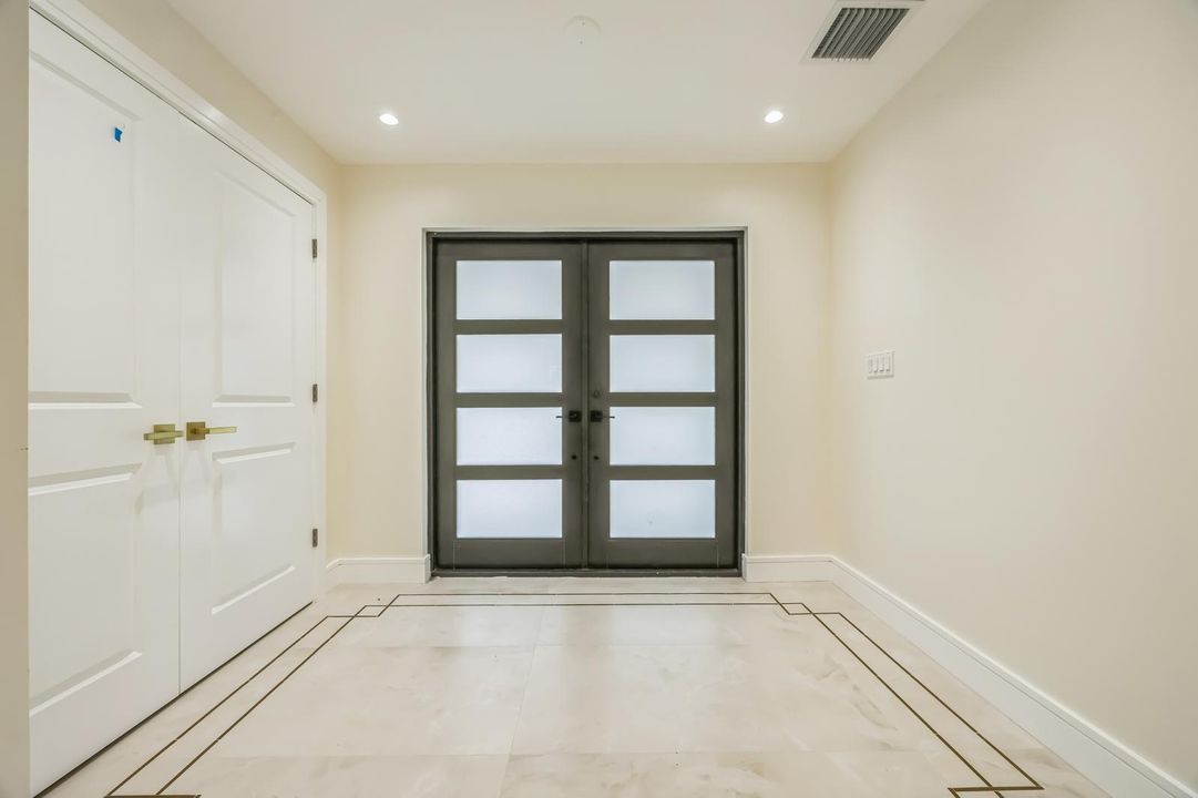 Active With Contract: $2,995,000 (6 beds, 5 baths, 3599 Square Feet)