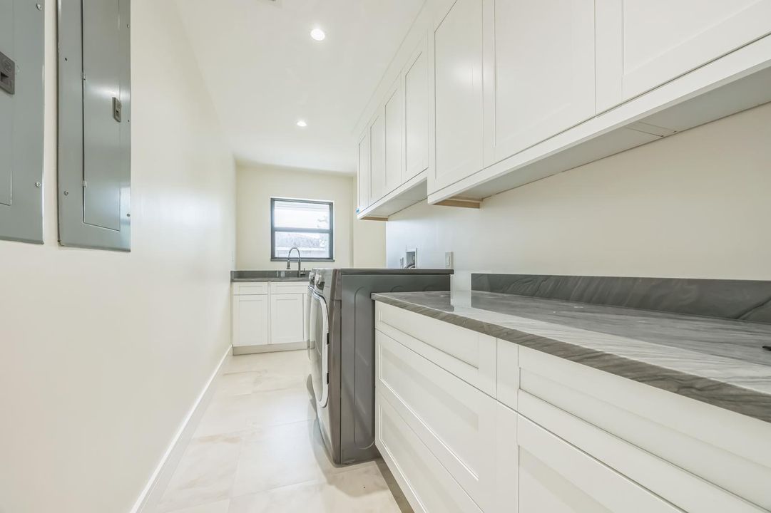 Active With Contract: $2,995,000 (6 beds, 5 baths, 3599 Square Feet)