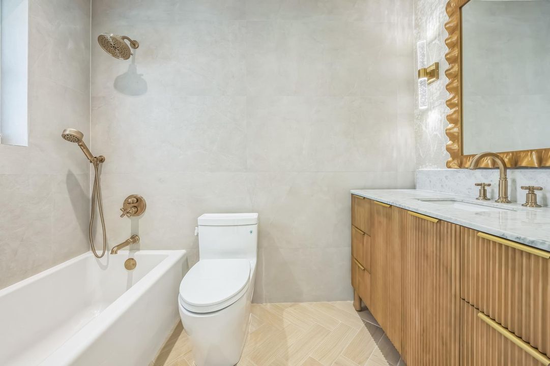 Active With Contract: $2,995,000 (6 beds, 5 baths, 3599 Square Feet)