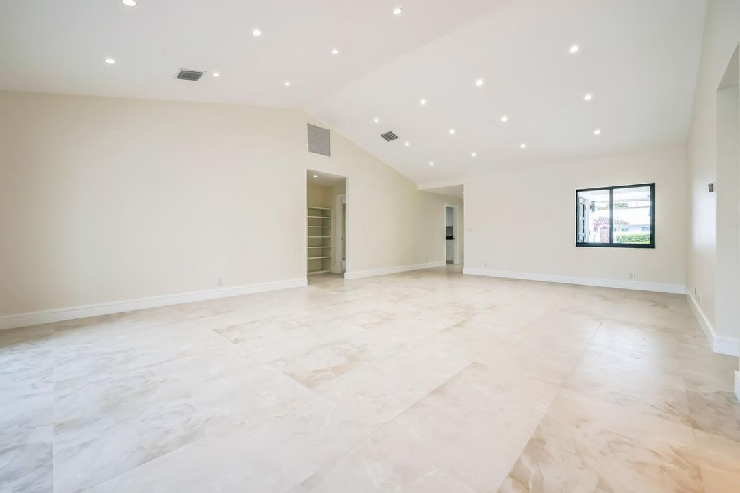 Active With Contract: $2,995,000 (6 beds, 5 baths, 3599 Square Feet)