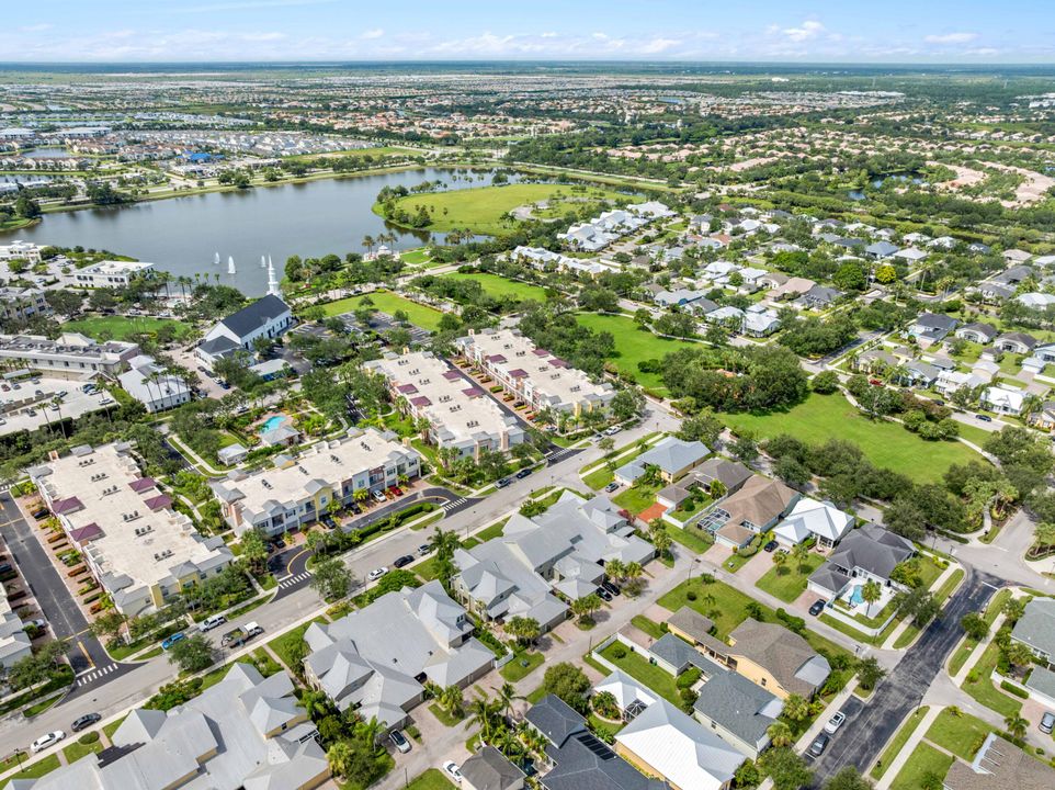 Active With Contract: $2,175 (2 beds, 2 baths, 1231 Square Feet)