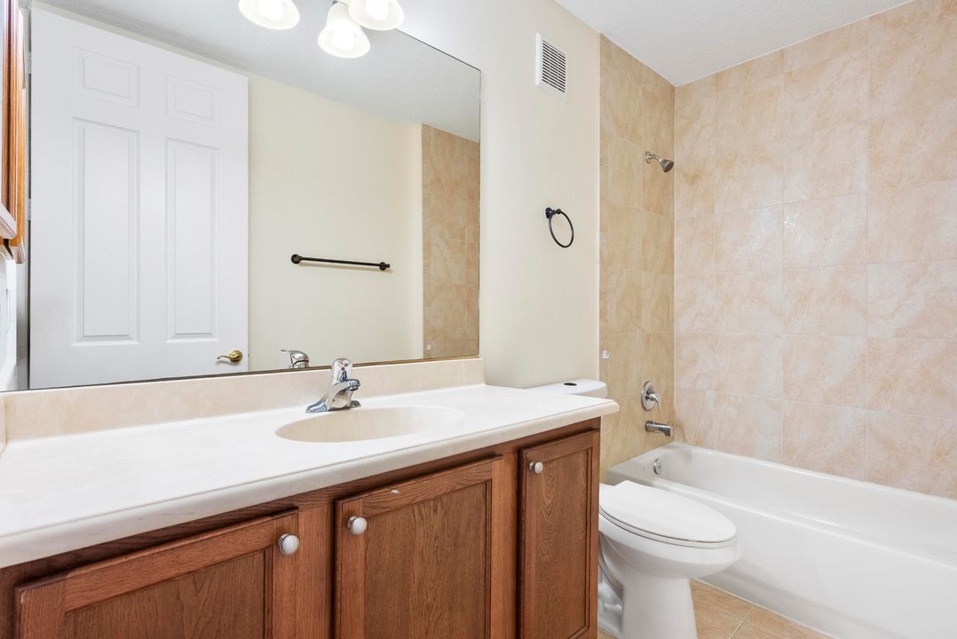 Active With Contract: $2,175 (2 beds, 2 baths, 1231 Square Feet)
