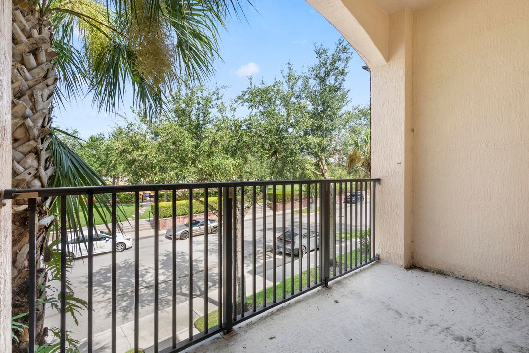 Active With Contract: $2,175 (2 beds, 2 baths, 1231 Square Feet)