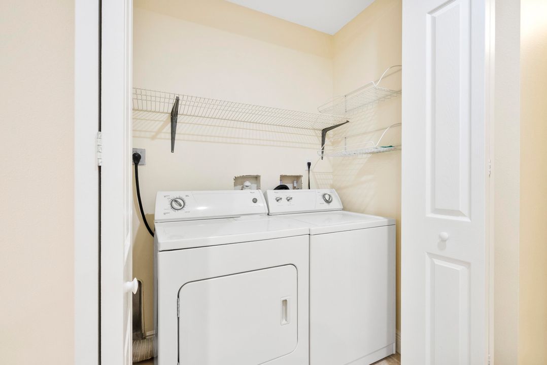 Active With Contract: $2,175 (2 beds, 2 baths, 1231 Square Feet)