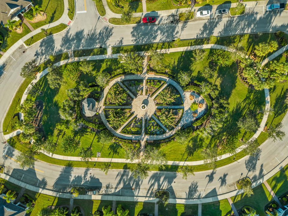 Active With Contract: $2,175 (2 beds, 2 baths, 1231 Square Feet)