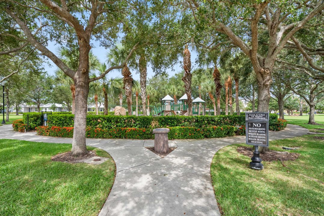 Active With Contract: $2,175 (2 beds, 2 baths, 1231 Square Feet)