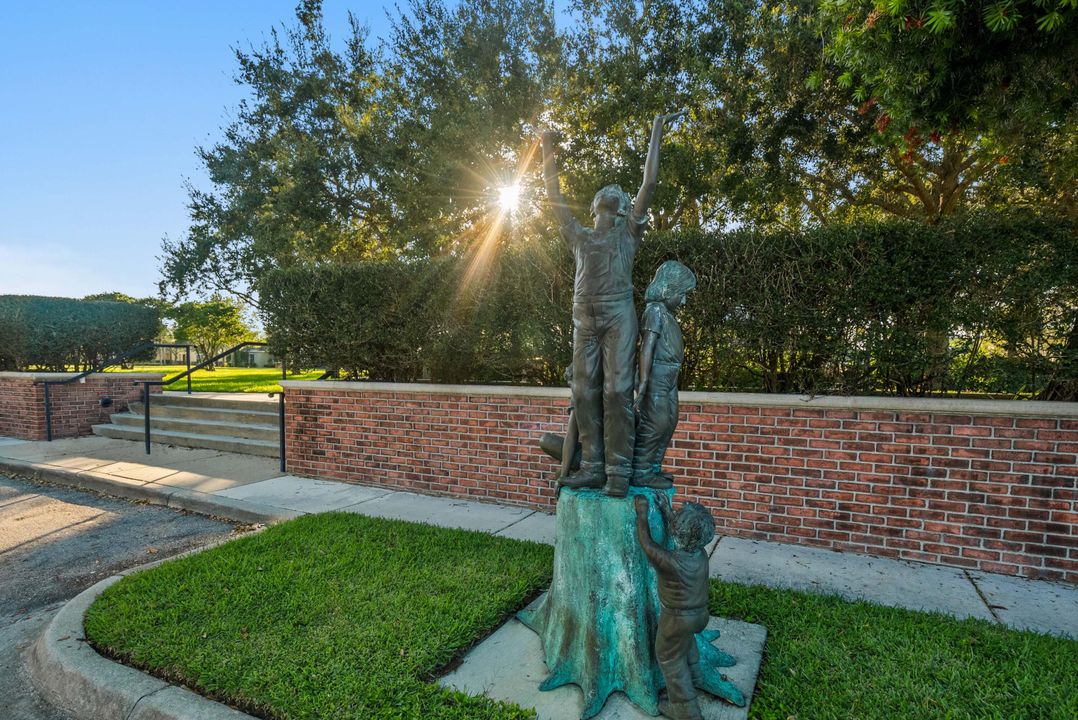 Active With Contract: $2,175 (2 beds, 2 baths, 1231 Square Feet)