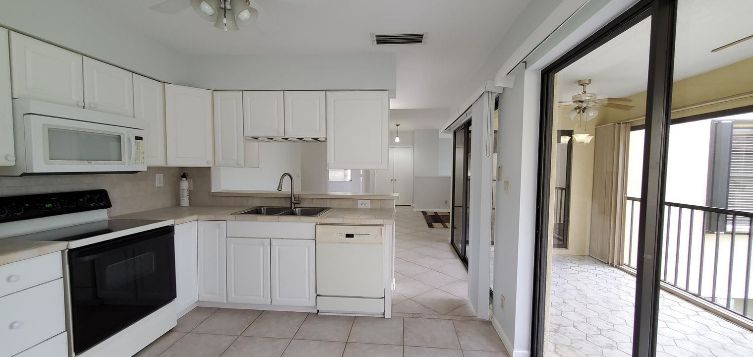 For Rent: $2,120 (3 beds, 2 baths, 1384 Square Feet)