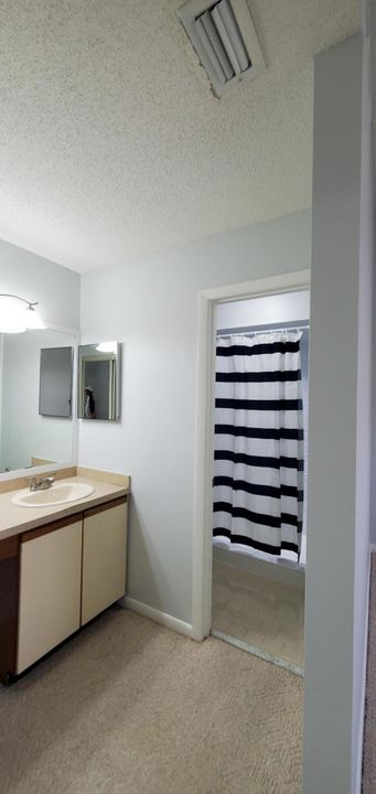 For Rent: $2,120 (3 beds, 2 baths, 1384 Square Feet)