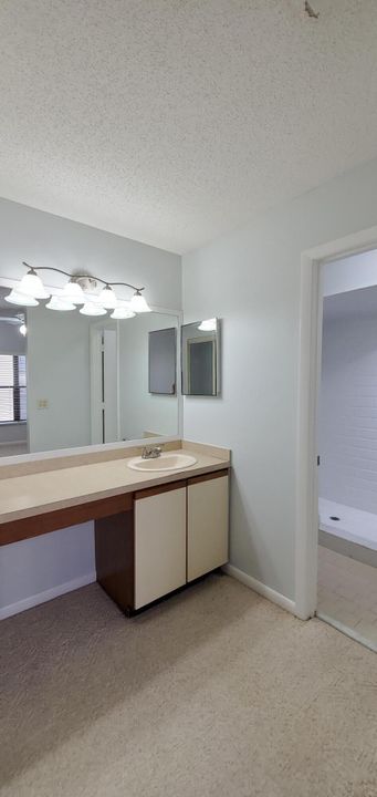 For Rent: $2,120 (3 beds, 2 baths, 1384 Square Feet)